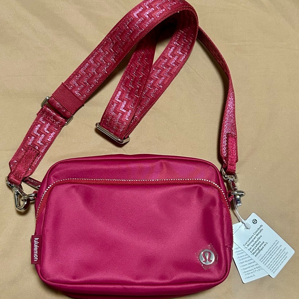 NWT Lululemon Crossbody Bag 2L Wordwork Berry Rumble